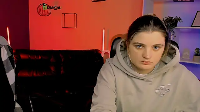 foxy tease  online show from December 18, 2025, 8:01 pm