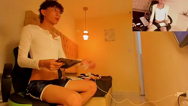 Darkknightx01 online show from October 2, 2025, 1:31 am