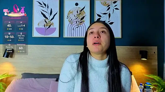 SarahMiler  online show from December 22, 2025, 7:47 pm