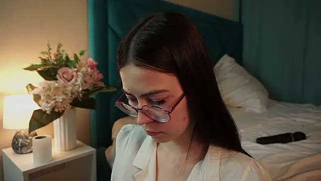 ywixos online show from February 13, 2026, 3:01 pm