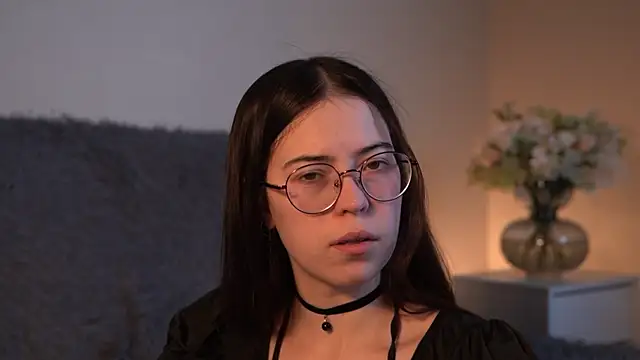 ywixos online show from November 25, 2025, 2:39 pm