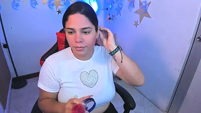 Snapshot of lucia_ht chatting on October 9, 2025, 12:44 am lucia ht online show from October 9, 2025, 12:44 am