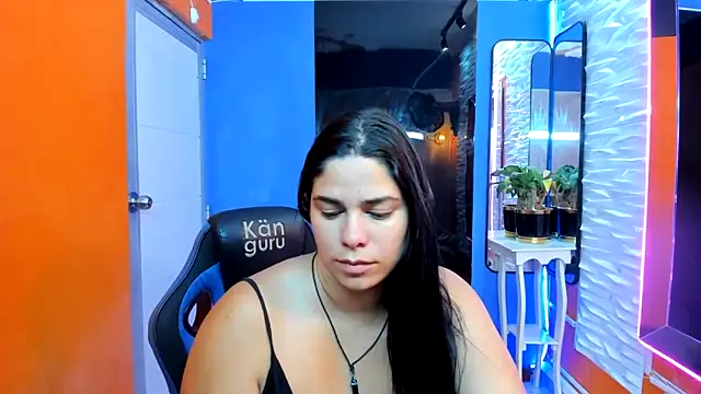 Snapshot of lucia_ht chatting on October 4, 2025, 1:29 am lucia ht online show from October 4, 2025, 1:29 am
