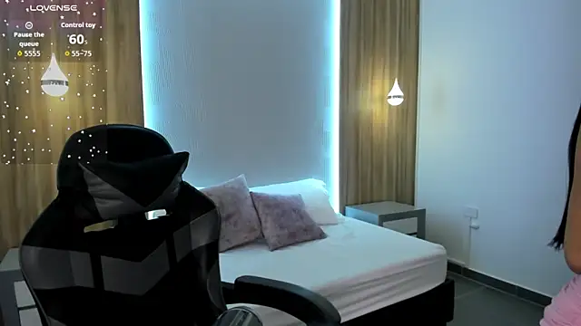 megara x  online show from October 20, 2025, 8:42 pm