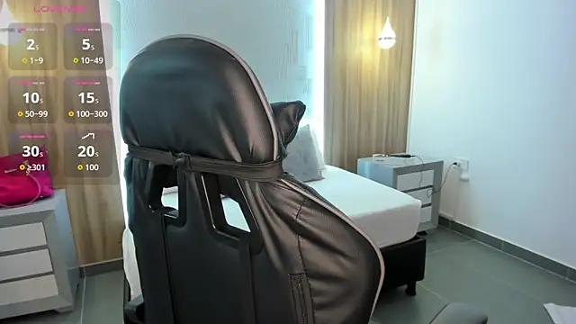 megara x  online show from December 5, 2025, 2:32 am