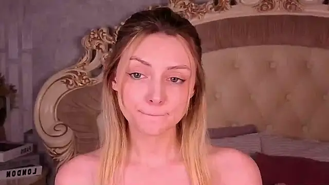 CindyFors online show from October 28, 2025, 9:03 pm