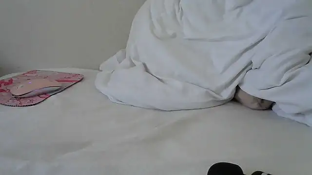 AnaLuxJulia online show from January 14, 2026, 1:04 pm