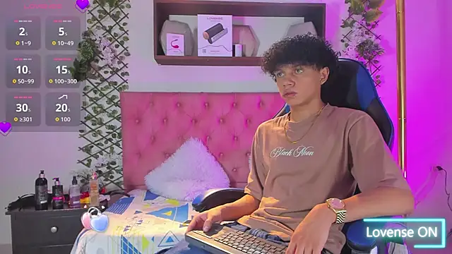 Snapshot of _taylor_black chatting on February 11, 2026, 9:14 pm taylor black online show from February 11, 2026, 9:14 pm