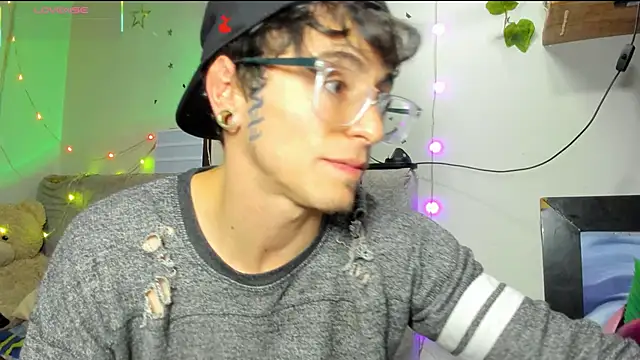 Snapshot of puepleholly chatting on February 3, 2026, 12:21 am puepleholly online show from February 3, 2026, 12:21 am