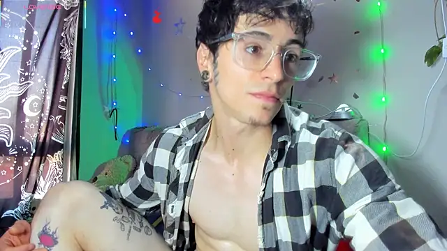 Snapshot of puepleholly chatting on February 10, 2026, 12:48 pm puepleholly online show from February 10, 2026, 12:48 pm