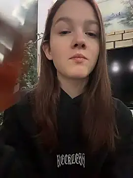 MichelleRoux online show from December 1, 2025, 4:13 am