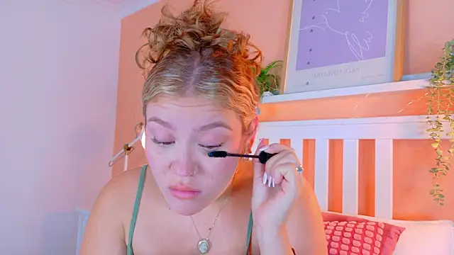 BelaMiller  online show from September 18, 2025, 11:35 am