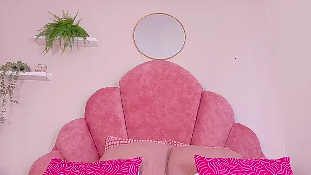 TiffValentinee  online show from October 14, 2025, 7:36 pm