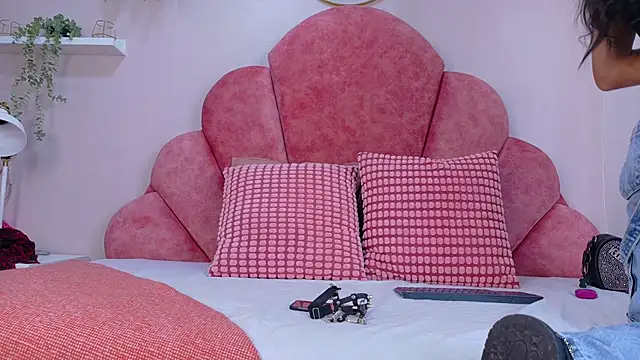 TiffValentinee  online show from October 22, 2025, 7:57 pm