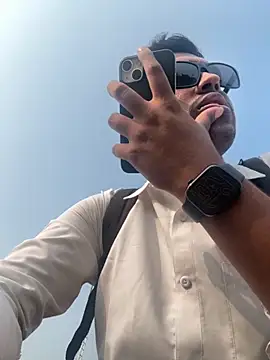 Snapshot of IndianguyinUK chatting on November 28, 2025, 9:53 am IndianguyinUK online show from November 28, 2025, 9:53 am