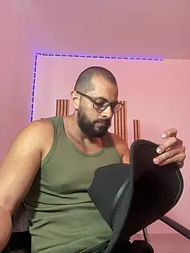 magnumchris online show from July 14, 2026, 7:53 pm