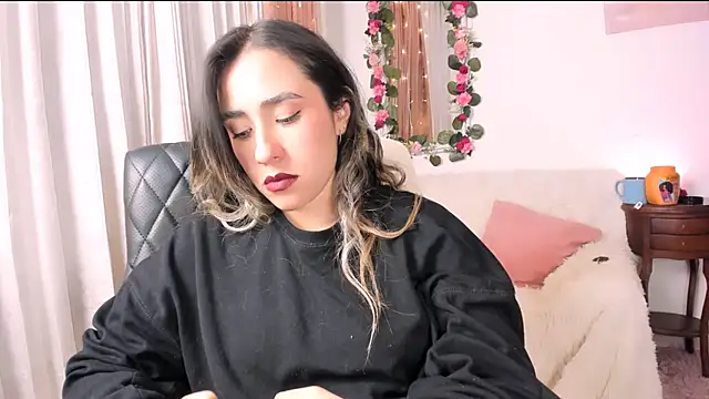 Snapshot of Sara_kaic chatting on May 18, 2026, 1:39 am Sara kaic online show from May 18, 2026, 1:39 am