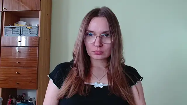 LooveELLYx online show from October 15, 2025, 1:41 pm