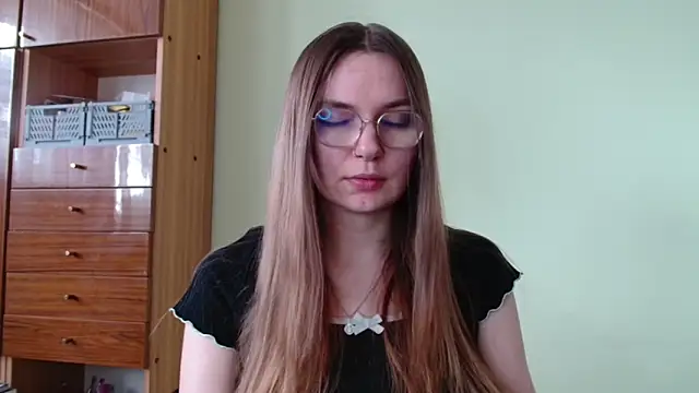 LooveELLYx online show from March 26, 2026, 2:26 pm