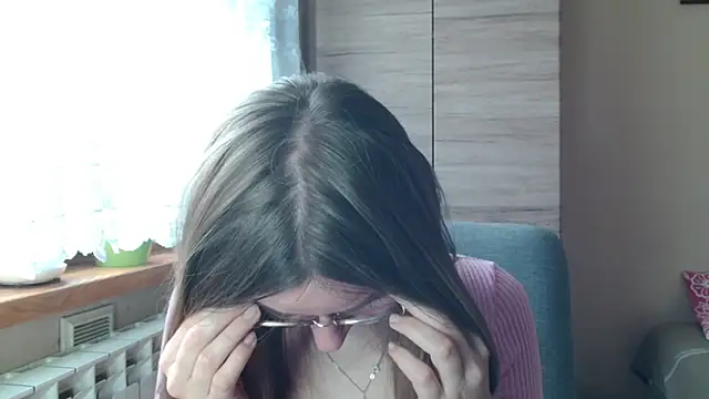 LooveELLYx online show from November 18, 2025, 7:44 am