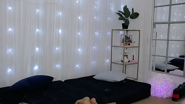 SarahRaynex online show from February 3, 2026, 11:32 pm