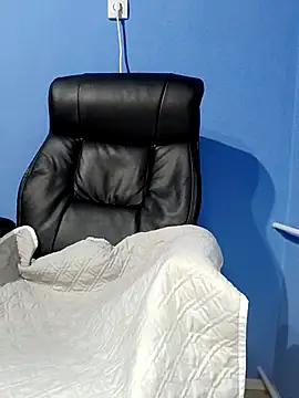 Snapshot of Lora85 chatting on February 3, 2026, 3:28 pm Lora85 online show from February 3, 2026, 3:28 pm