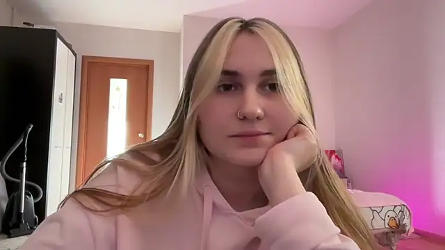 Snapshot of Crystal_Moonk chatting on October 13, 2025, 9:44 am Crystal Moonk online show from October 13, 2025, 9:44 am