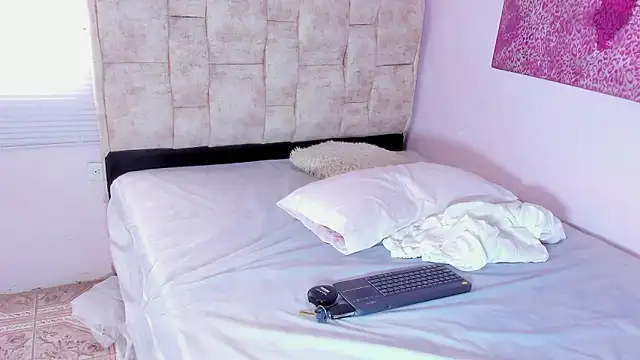 kethe love  online show from March 4, 2026, 8:16 pm