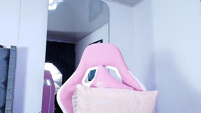 GraceWallace  online show from April 1, 2026, 4:58 am