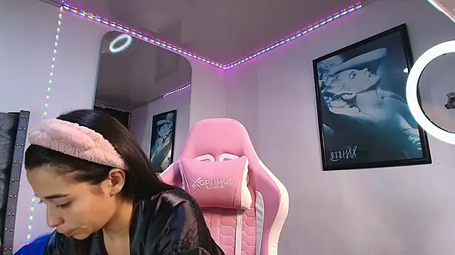 Snapshot of GraceWallace_ chatting on November 9, 2025, 12:25 am GraceWallace online show from November 9, 2025, 12:25 am