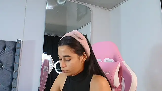 Snapshot of GraceWallace_ chatting on November 23, 2025, 9:36 pm GraceWallace online show from November 23, 2025, 9:36 pm