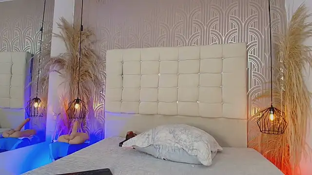 Snapshot of LexieBloom chatting on February 20, 2026, 3:47 am LexieBloom online show from February 20, 2026, 3:47 am