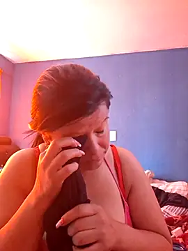 Hanna Kieran online show from December 18, 2025, 2:21 pm