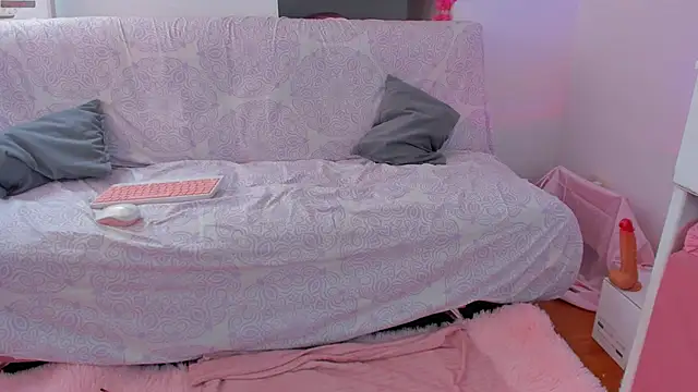 Danesacronin online show from April 7, 2026, 8:32 pm