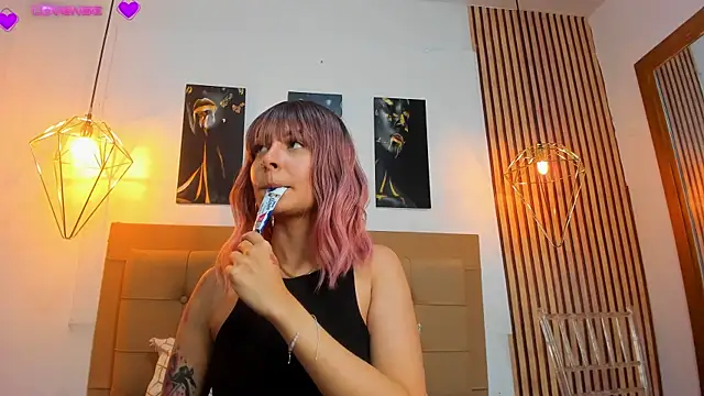 alesziarose online show from September 22, 2025, 8:48 pm