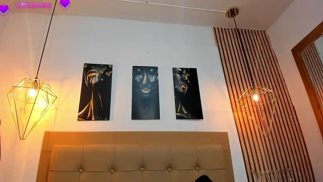 alesziarose online show from September 11, 2025, 7:58 pm