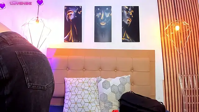 alesziarose online show from September 27, 2025, 4:35 pm