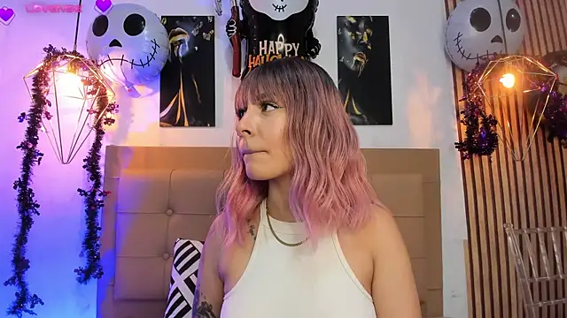 alesziarose online show from October 13, 2025, 7:26 pm