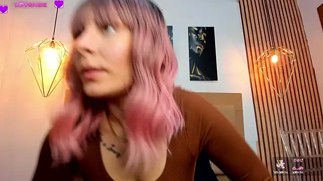 alesziarose online show from September 18, 2025, 8:01 pm