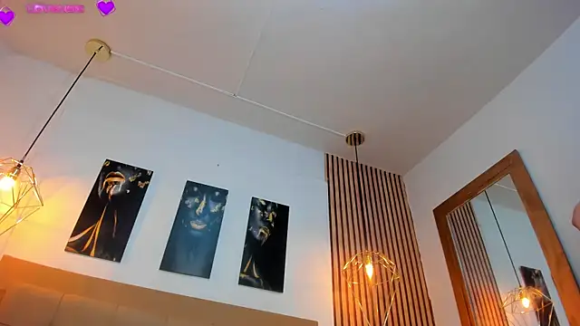 alesziarose online show from October 1, 2025, 7:29 pm