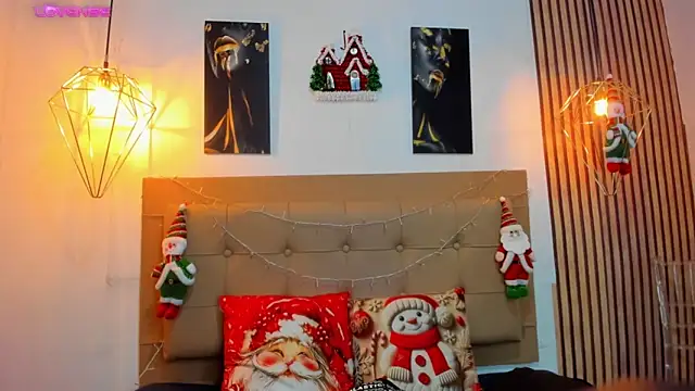 alesziarose online show from November 28, 2025, 7:58 pm