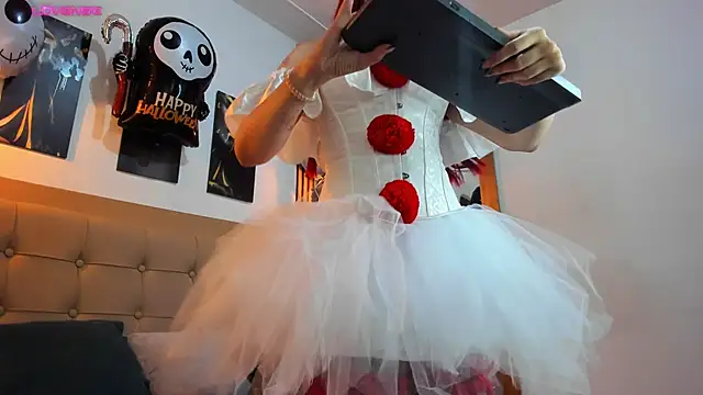 alesziarose online show from October 31, 2025, 8:38 pm