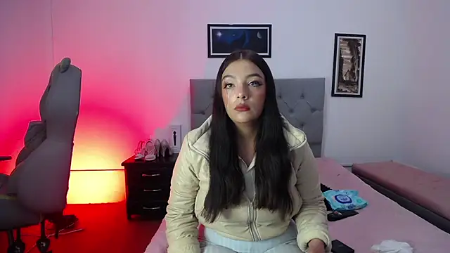 Esmeraldaa- online show from November 11, 2025, 4:07 am