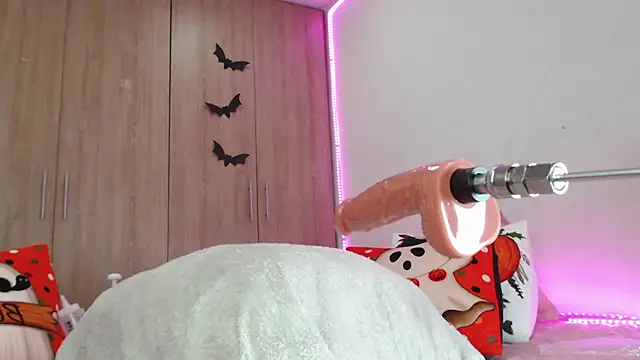 Emma Glutton online show from October 24, 2025, 2:16 pm