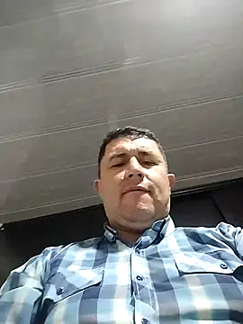 BigCristh79 online show from November 6, 2025, 2:43 pm