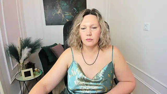 NinaStarle online show from April 12, 2026, 8:28 am