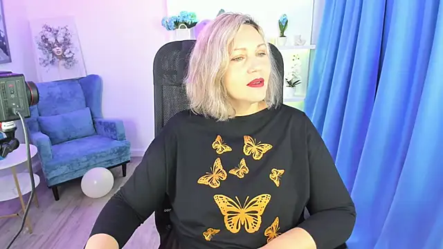 NinaStarle online show from December 1, 2025, 4:35 am