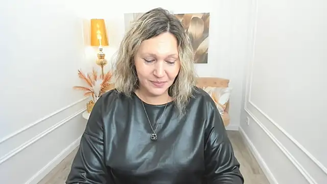 Snapshot of NinaStarle chatting on May 15, 2026, 12:03 pm NinaStarle online show from May 15, 2026, 12:03 pm