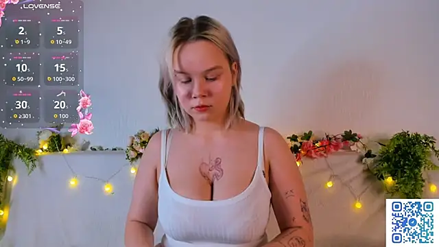 Snapshot of girlllsooft chatting on November 2, 2025, 12:37 am girlllsooft online show from November 2, 2025, 12:37 am