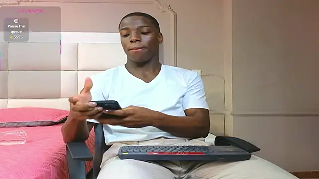 CharlesBrown  online show from October 28, 2025, 11:31 am